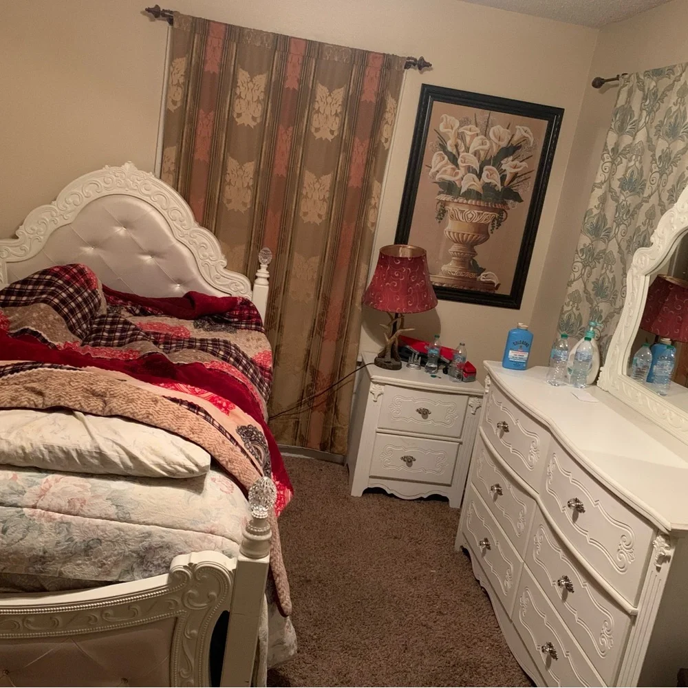 Red and Beige Furniture Cover Accents for a Cozy Look
